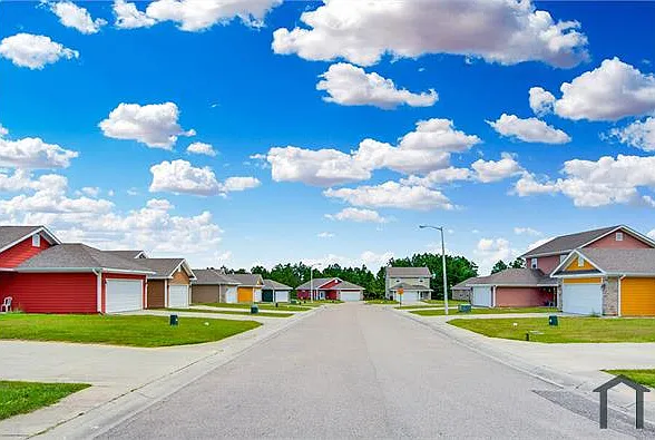 4 bed, 1728 sqft, $1,221 — Photo 1