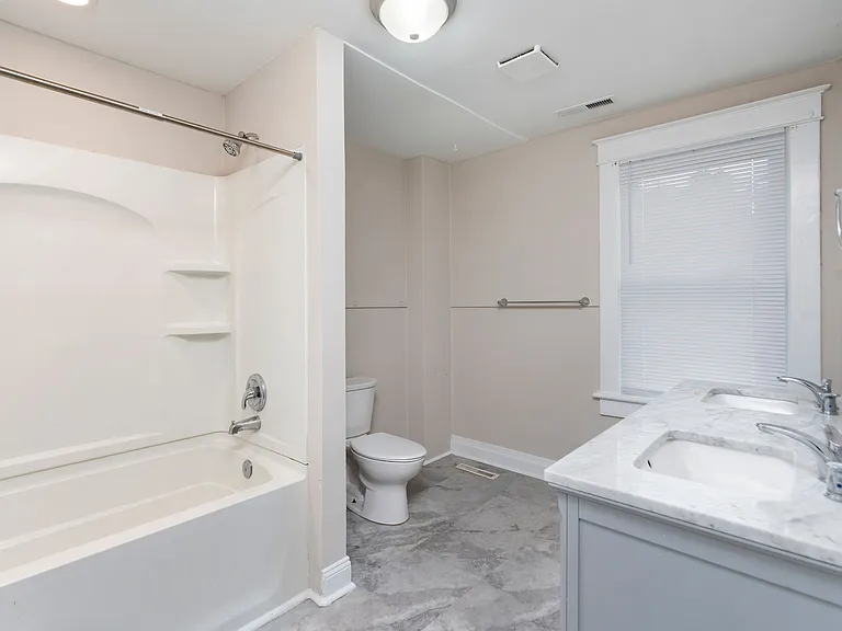 112 Biltmore St — Photo 12