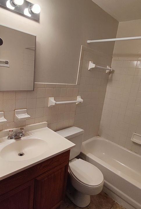 1st image of 153 N Dixie Dr APT 1
