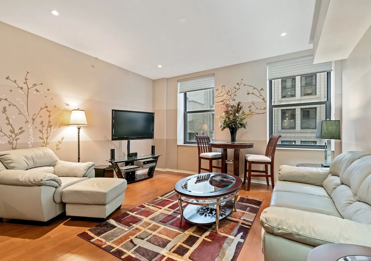 310 S Michigan Ave — Photo 2