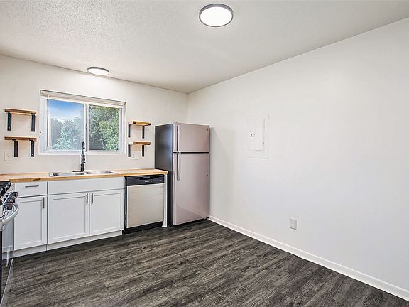 3rd image of 6315-6333 Ash Ave