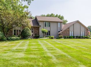 14 Fenimore Dr, Pittsford, NY 14534