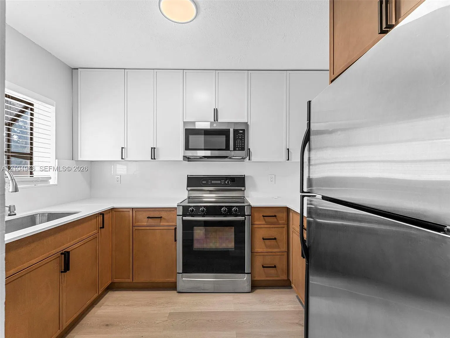 Diplomat Square Condo — Photo 1