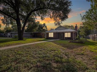 2209 Emerald Dr, Bryan, TX 77803