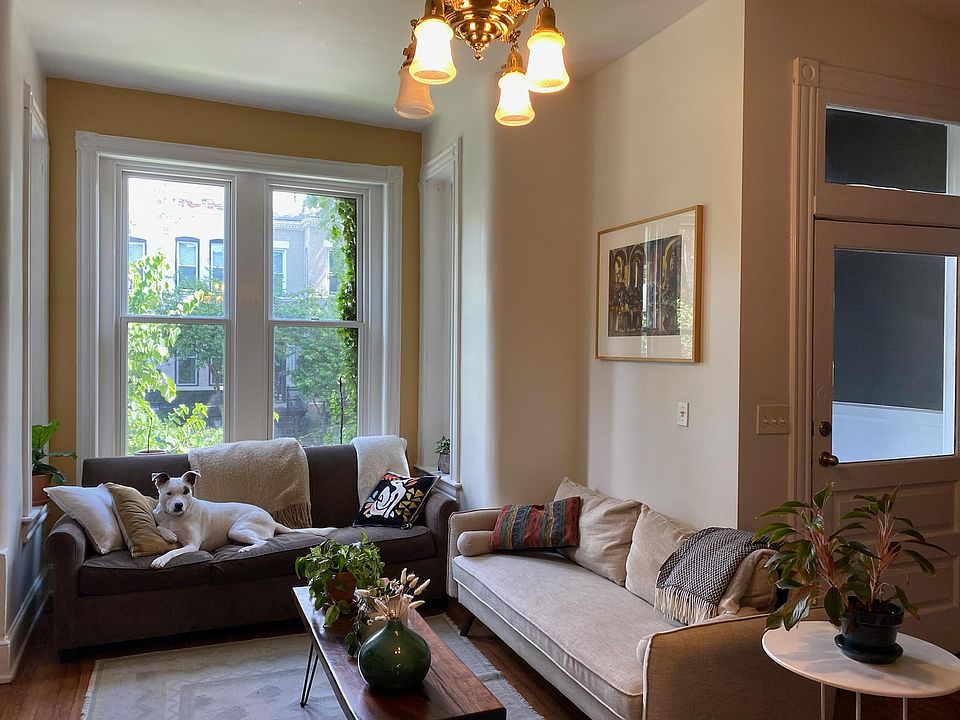 Front living room 2