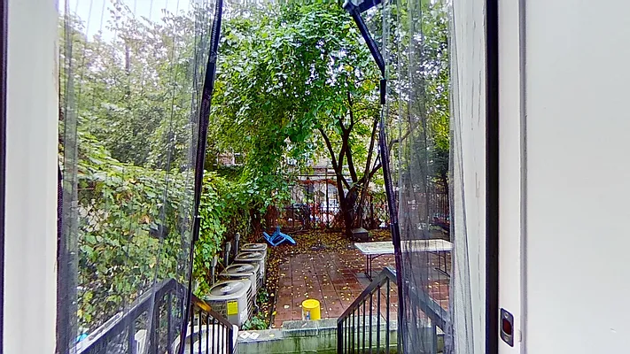 Rented by Bond New York | media 23