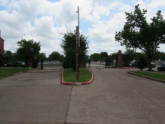 2nd image of 12500 Sandpiper Dr APT 86