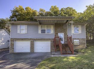 2830 Deer Stand Dr, Sevierville, TN 37876
