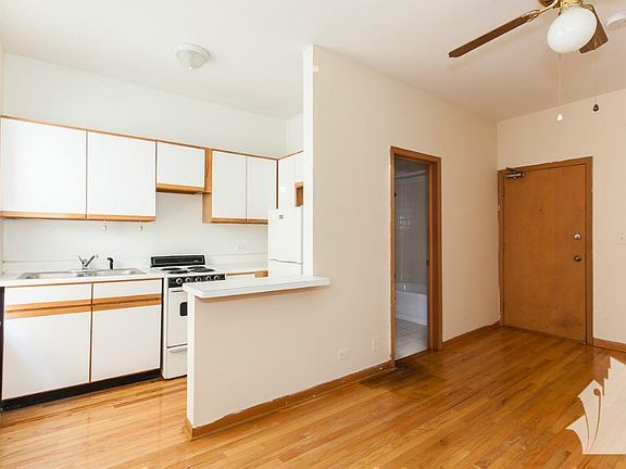 5th image of 635 W Barry Ave APT 406J