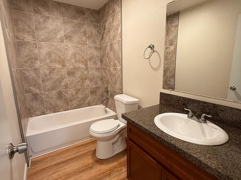 1352 Drake Dr #D — Photo 8
