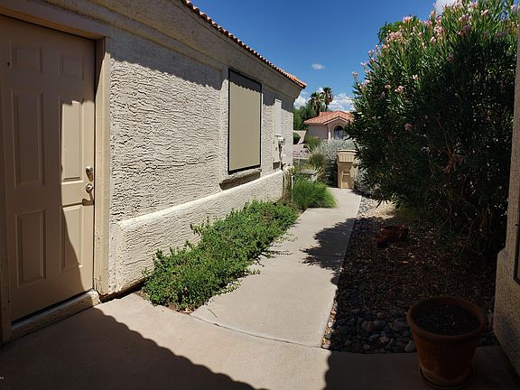 3rd image of 16717 E Fairfax Dr APT A