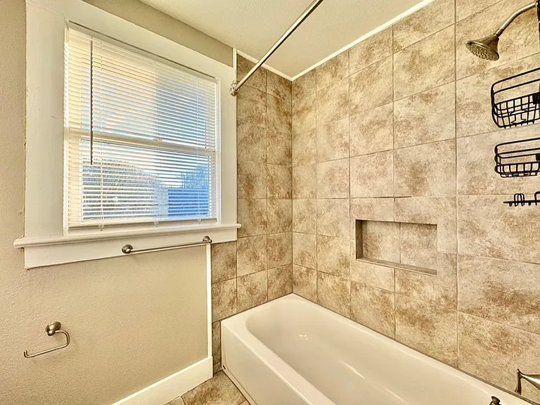 5738 Worth St — Photo 12