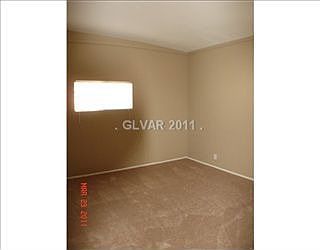 4th image of 2400 Chapman Dr