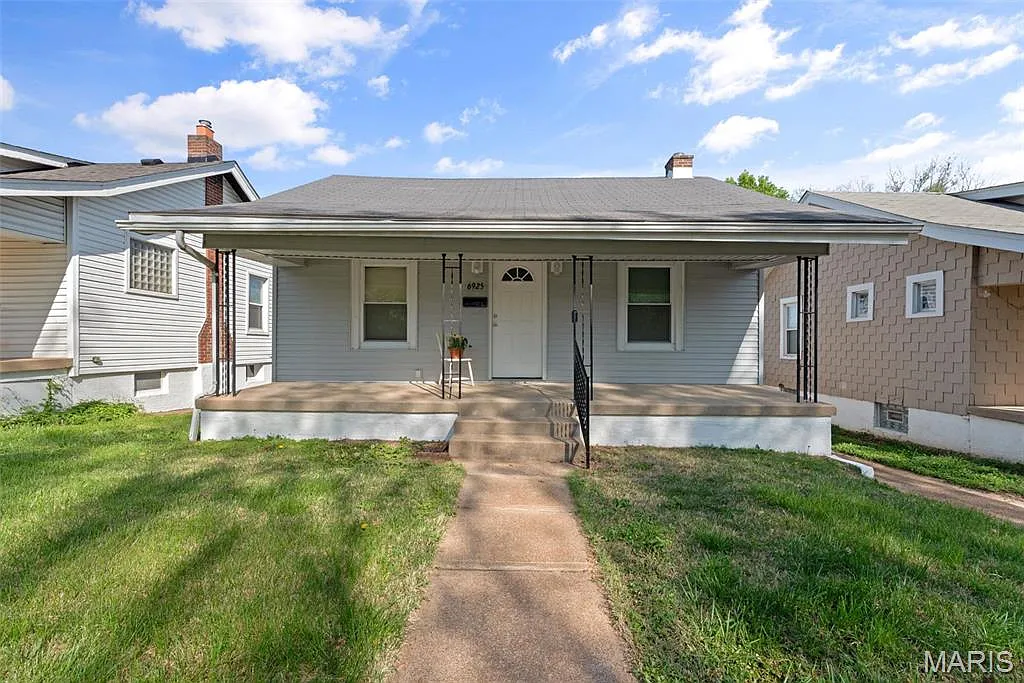 6925 Field Ave photo 1