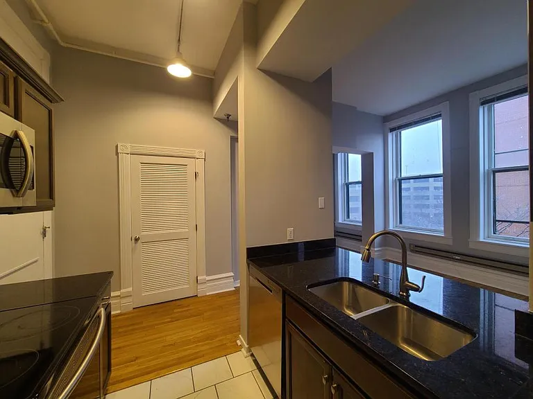 112 W Washington Blvd — Photo 11