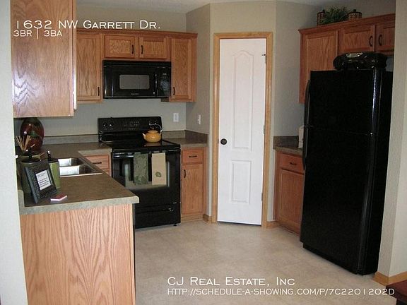 4th image of 1632 NW Garrett Dr
