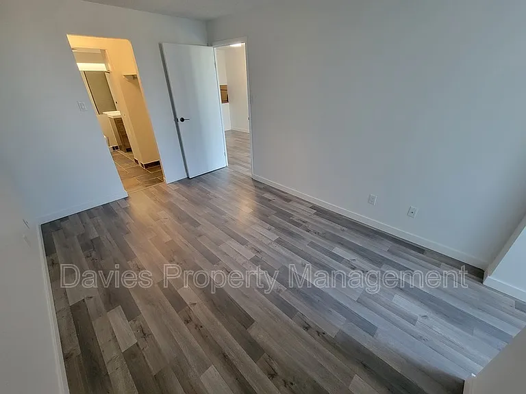 10149 Saskatchewan Dr NW #401 — Photo 8