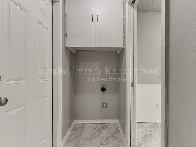 7505 NW 29th St — Photo 25