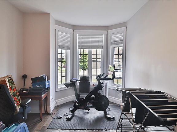 4th image of 1445 Cypress Ave
