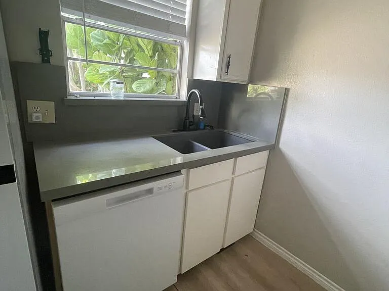 802 Continental Dr #2 — Photo 7