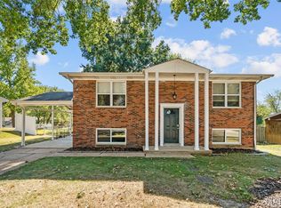 1564 Codorniz Ln, Fenton, MO 63026