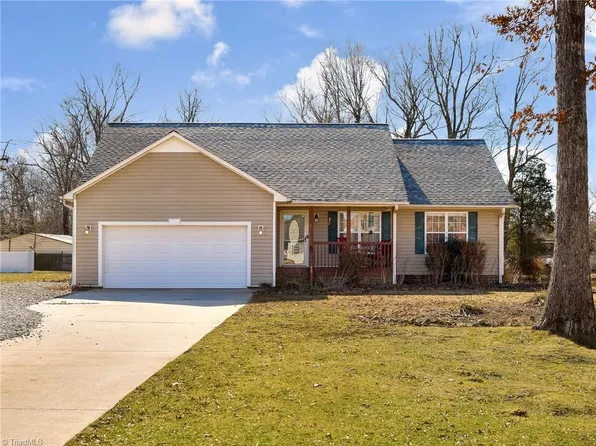 295 Calinda Dr, Thomasville, NC 27360