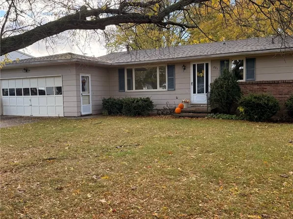 221 Rockway Dr, Rochester, NY 14612