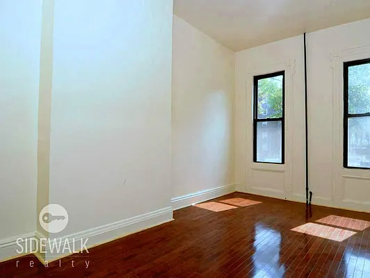 Rented by Sidewalk Realty LLC | media 5