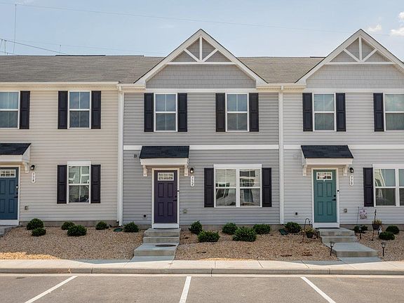 3rd image of 772 Carson Cir