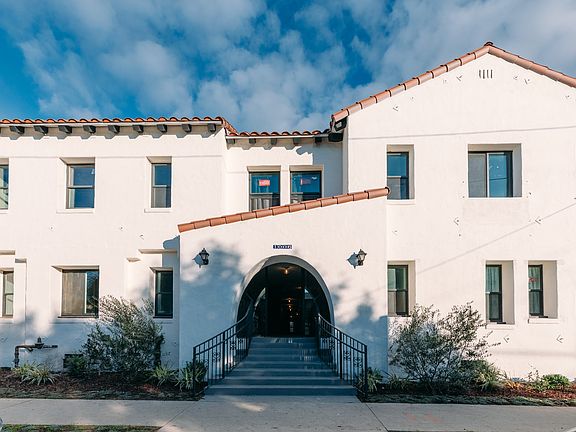 5th image of 1006 N El Centro Ave #7