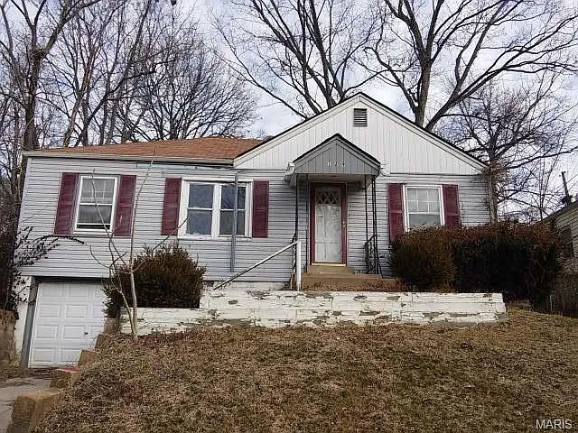 129 Chambers Rd photo 1