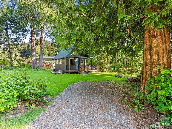 2nd image of 110 Mt Rainier Drive