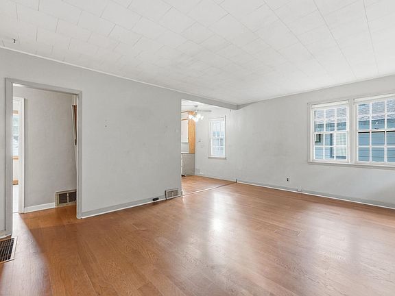 5th image of 119 2nd Ave NE