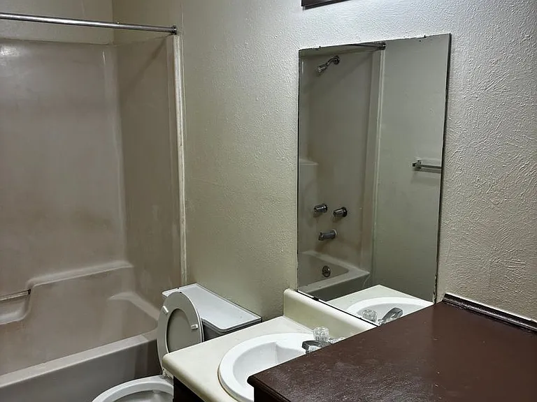 Avendale Pointe Apartments — Photo 27