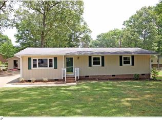 406 Willowtree Dr, Simpsonville, SC 29680