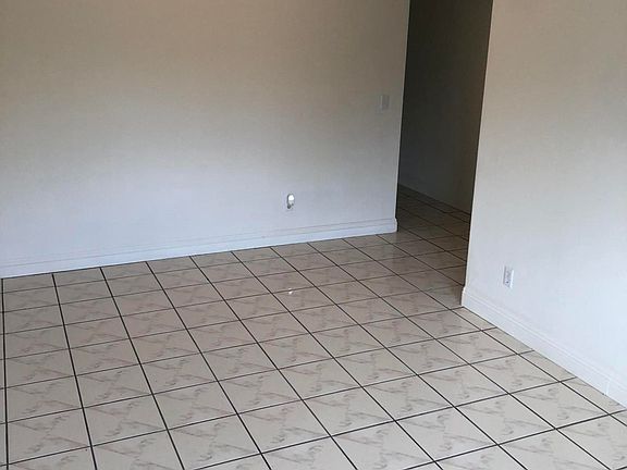 5th image of 2932 W Maxine Cir