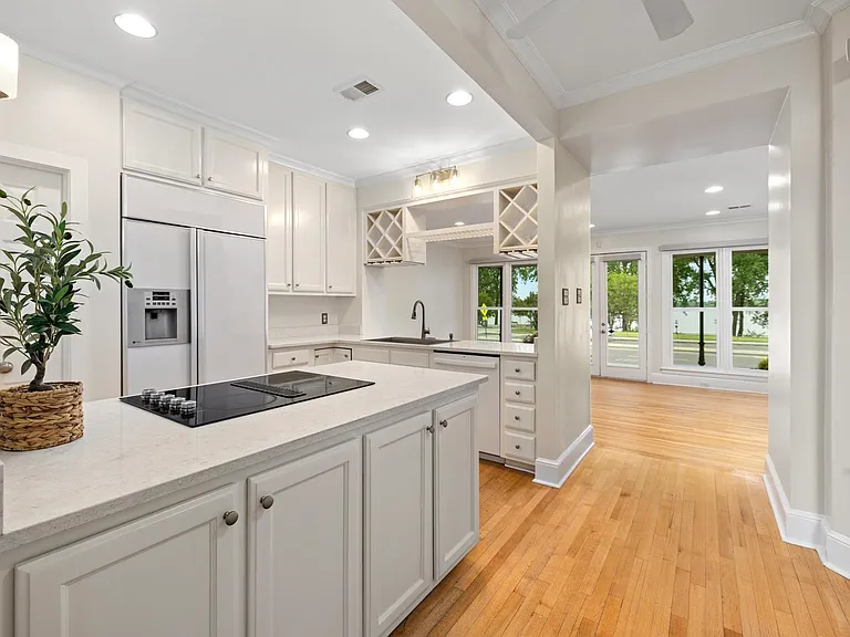 752 Island Dr — Photo 11