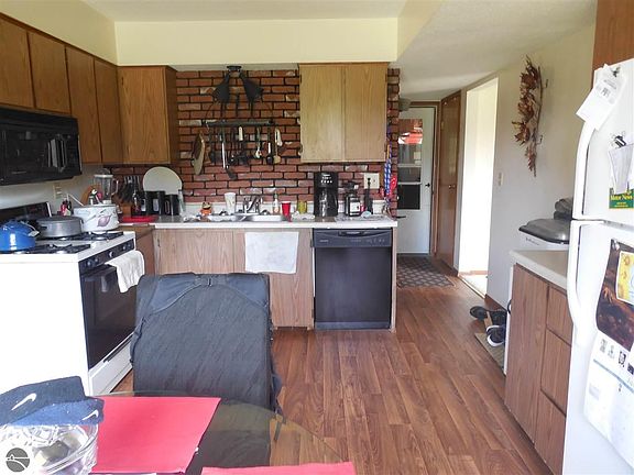 5th image of 1058 Bundy Dr