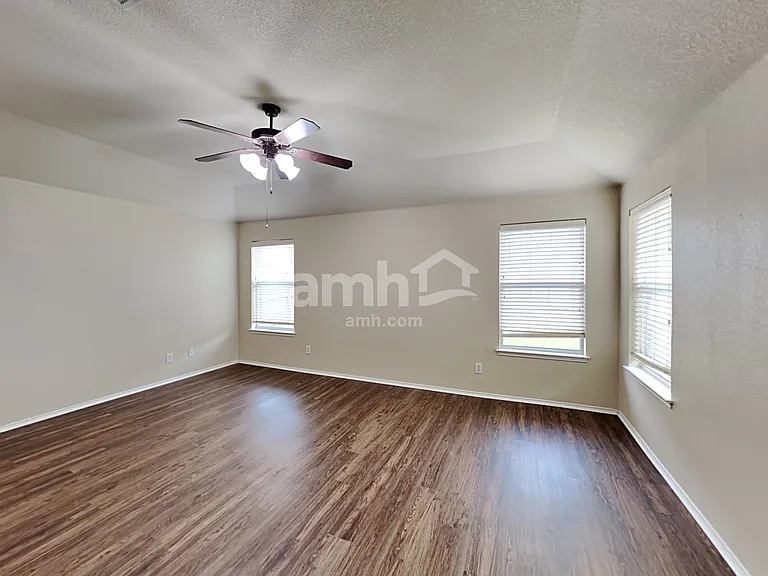 402 Nutmeg — Photo 8