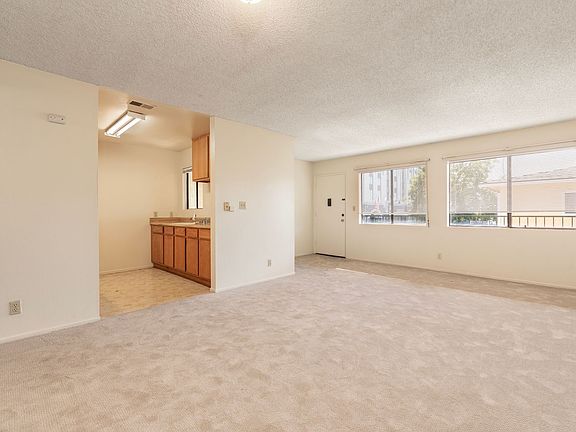 5th image of 1527 Palm Ave APT G