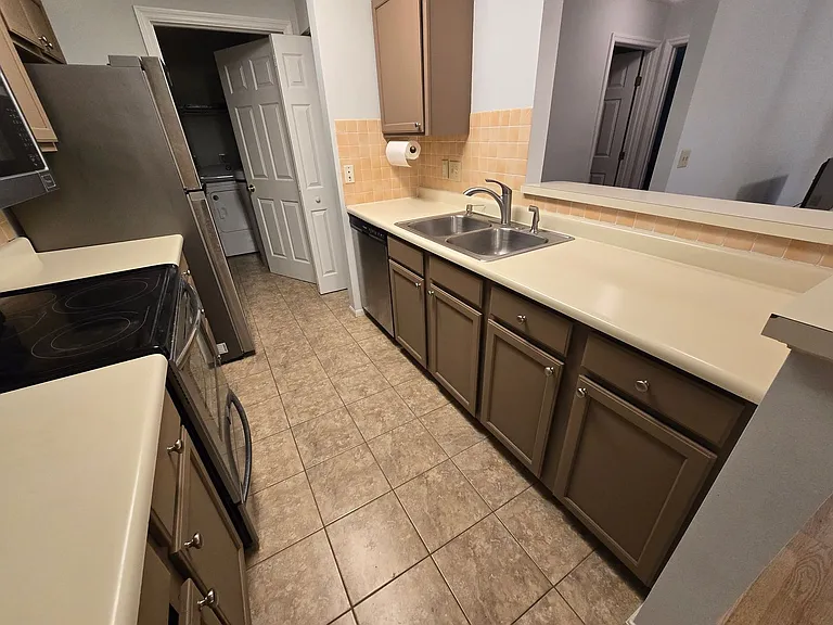 120 Carrington Ln #208 — Photo 7