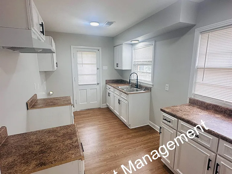 4678 Lynn Rd — Photo 2