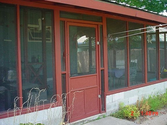 3rd image of 402 S 1st St
