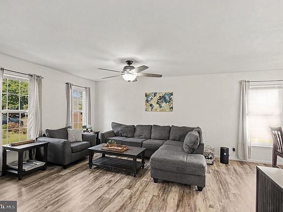 4th image of 313 3rd St