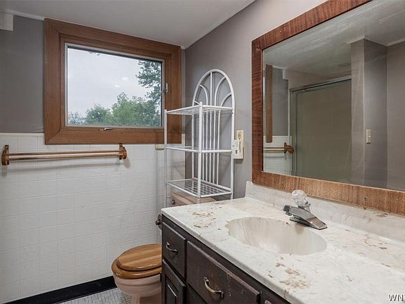 5th image of 251 Lake Ave