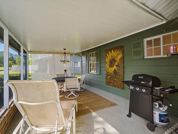 Front porch area