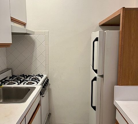 5th image of 358 E 51st St #2B