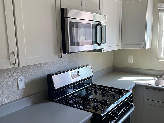 3rd image of 514 N Clementine St APT 05