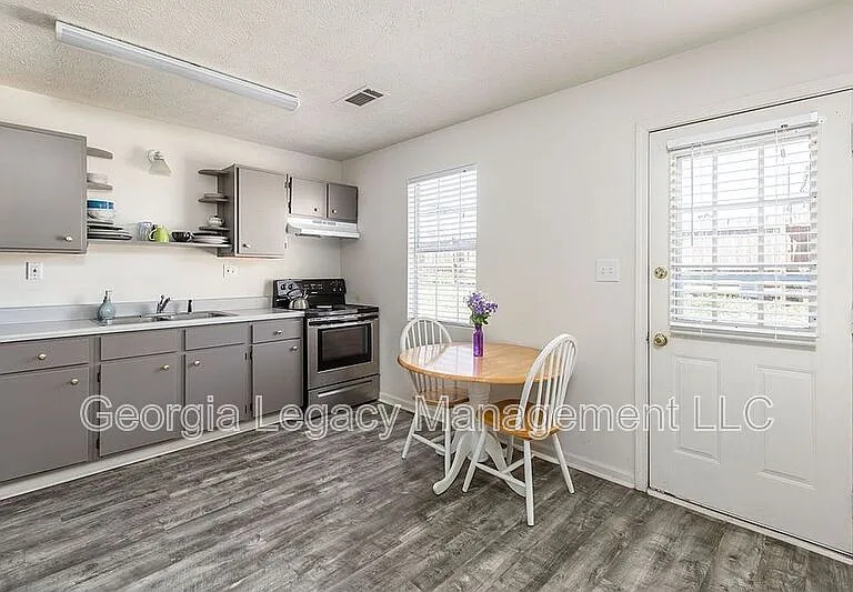 1952 Faulkner Dr — Photo 13