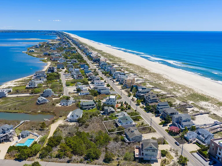 898 Dune Rd — Photo 30